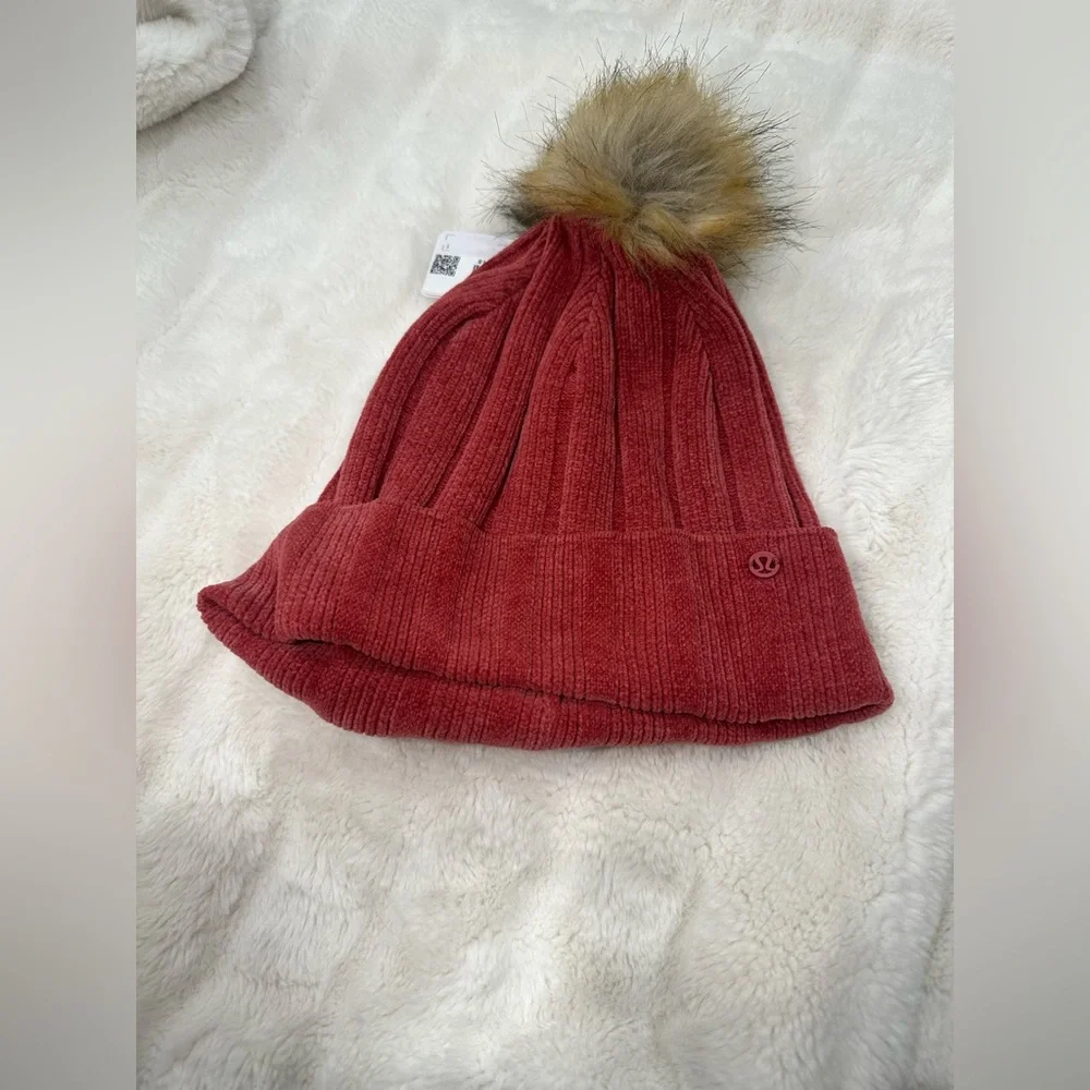 NWT Lululemon Pom Perfection Beanie Soft Cranberry One Size - Picture 6 of 10